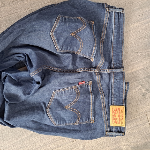 32 Levi's Classic Mid-Rise Skinny Jeans - Picture 2 of 6